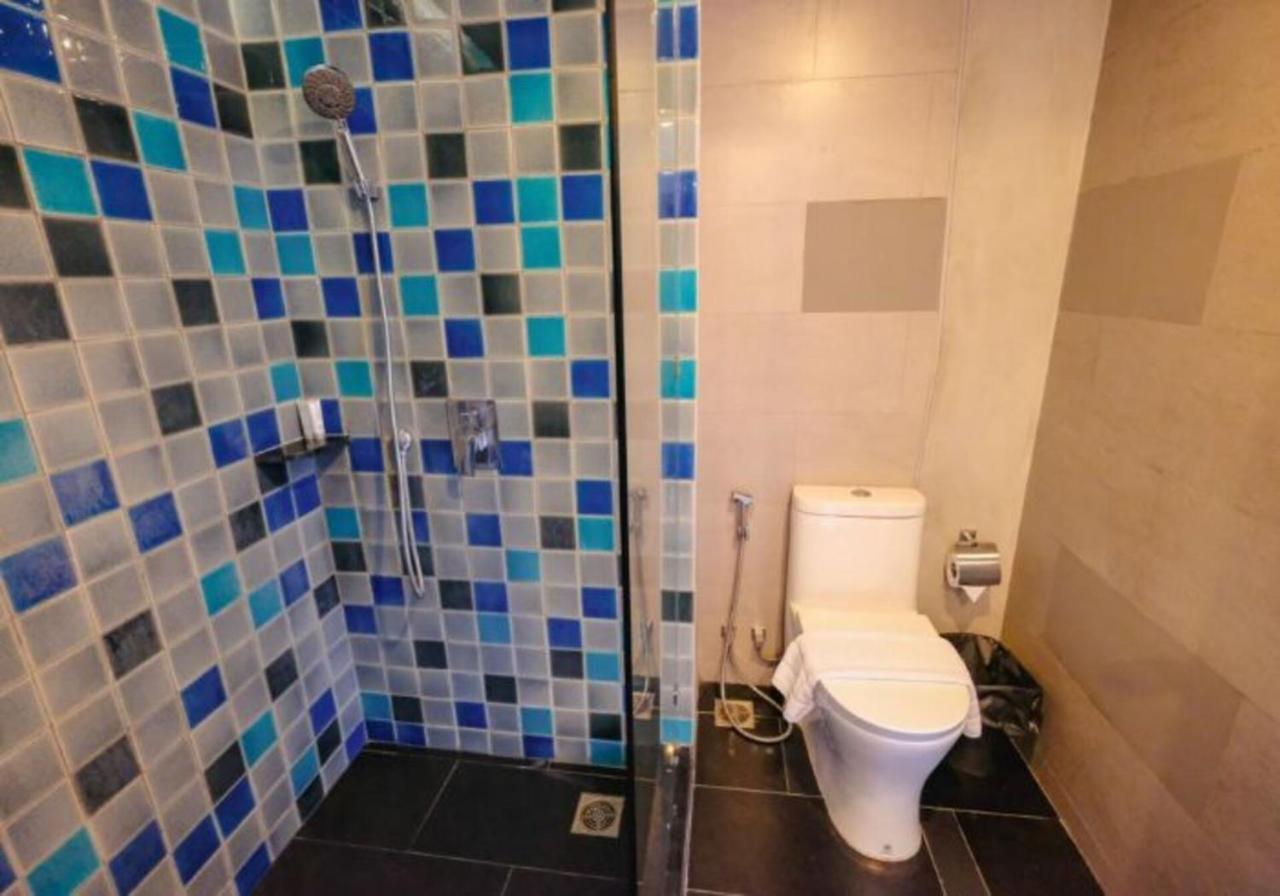 Mad Monkey Phuket Hostel Patong Ngoại thất bức ảnh