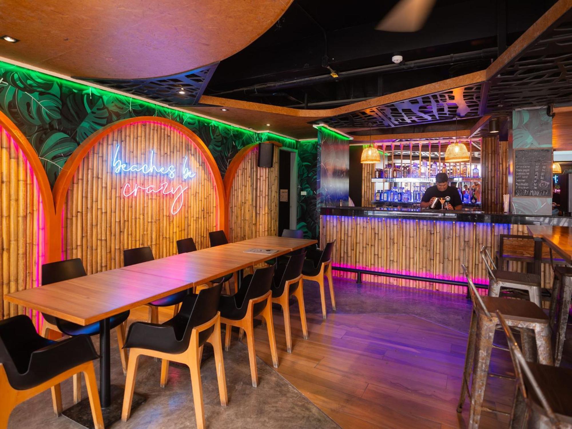 Mad Monkey Phuket Hostel Patong Ngoại thất bức ảnh