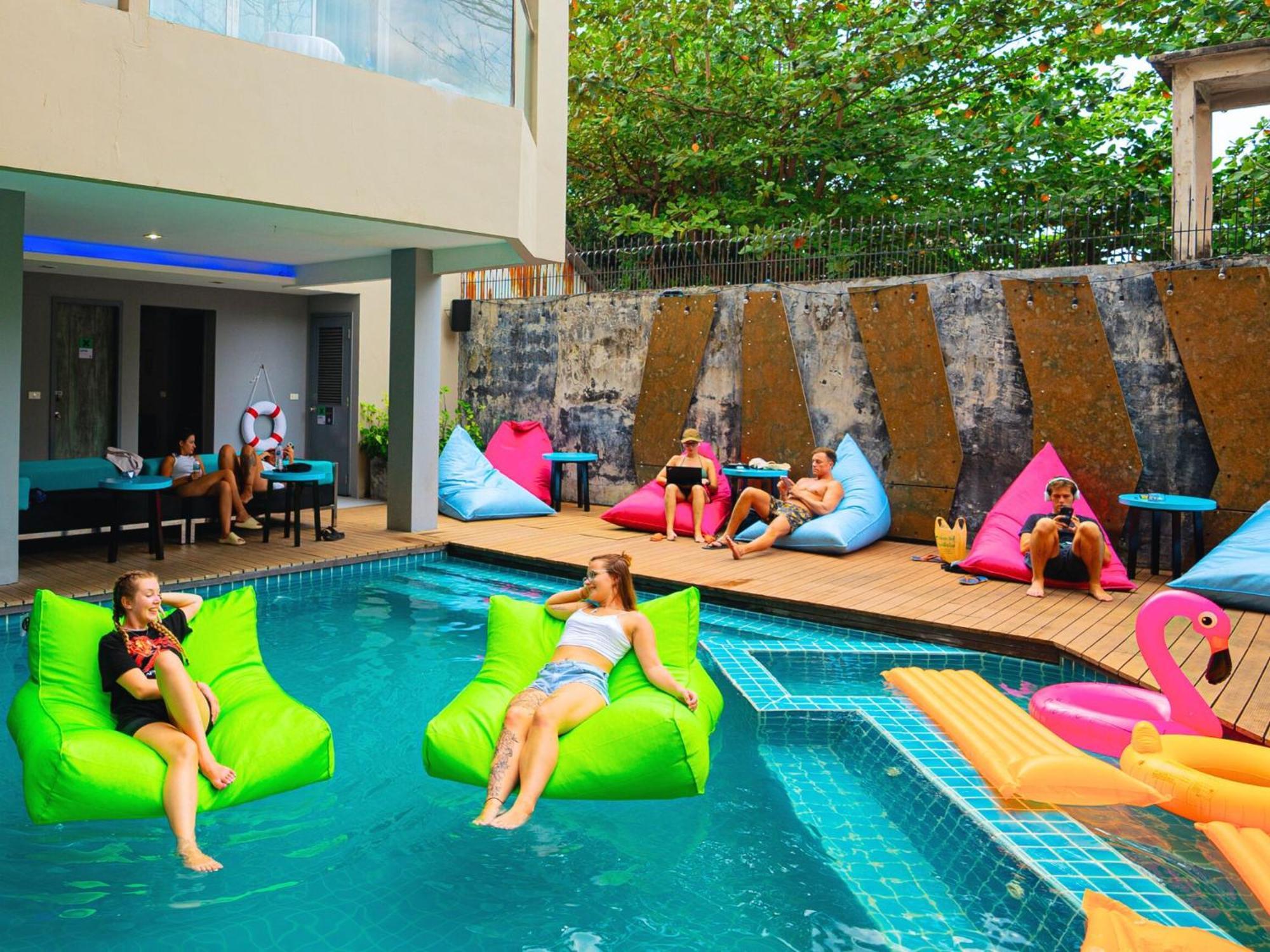 Mad Monkey Phuket Hostel Patong Ngoại thất bức ảnh