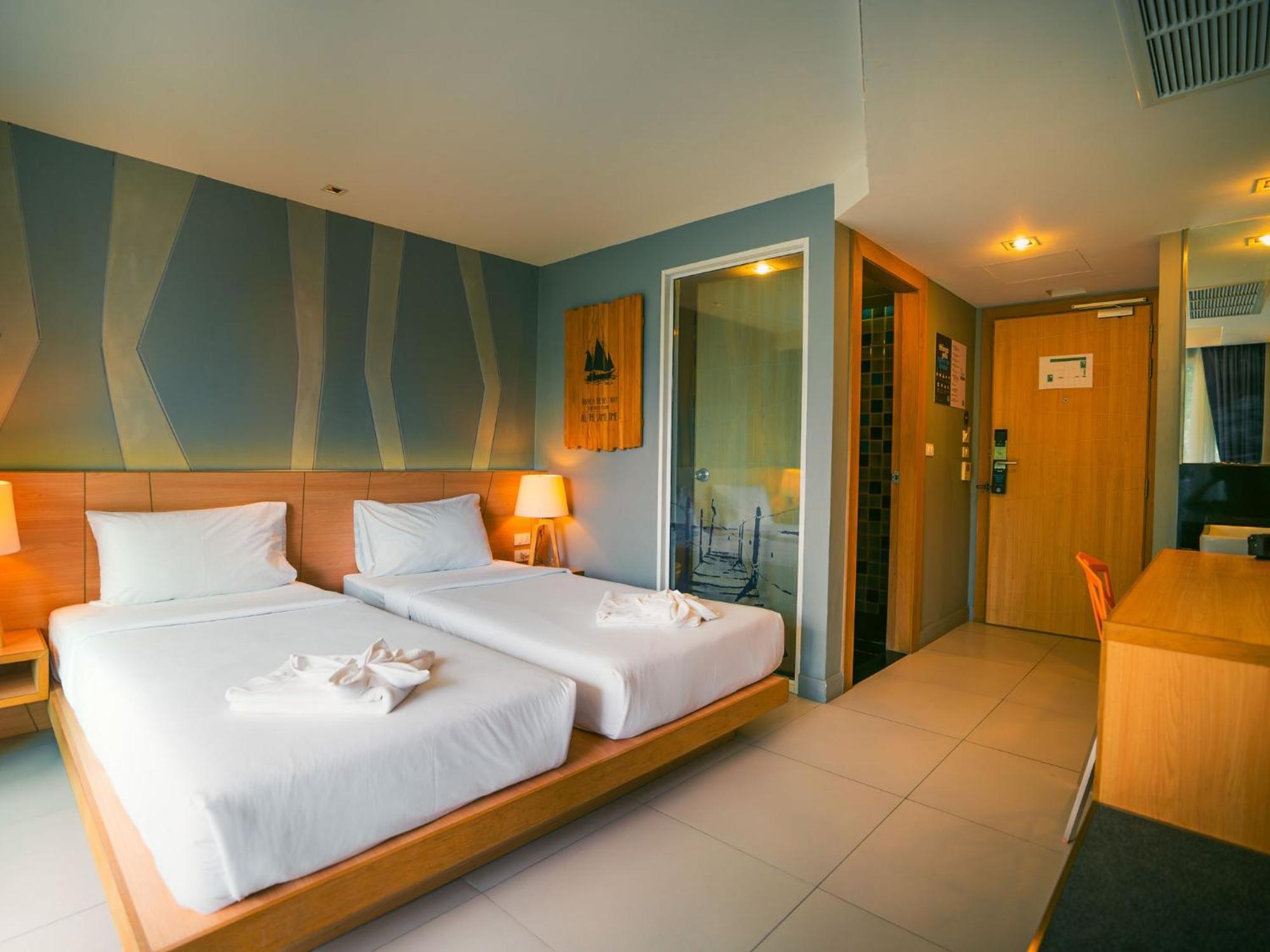 Mad Monkey Phuket Hostel Patong Ngoại thất bức ảnh