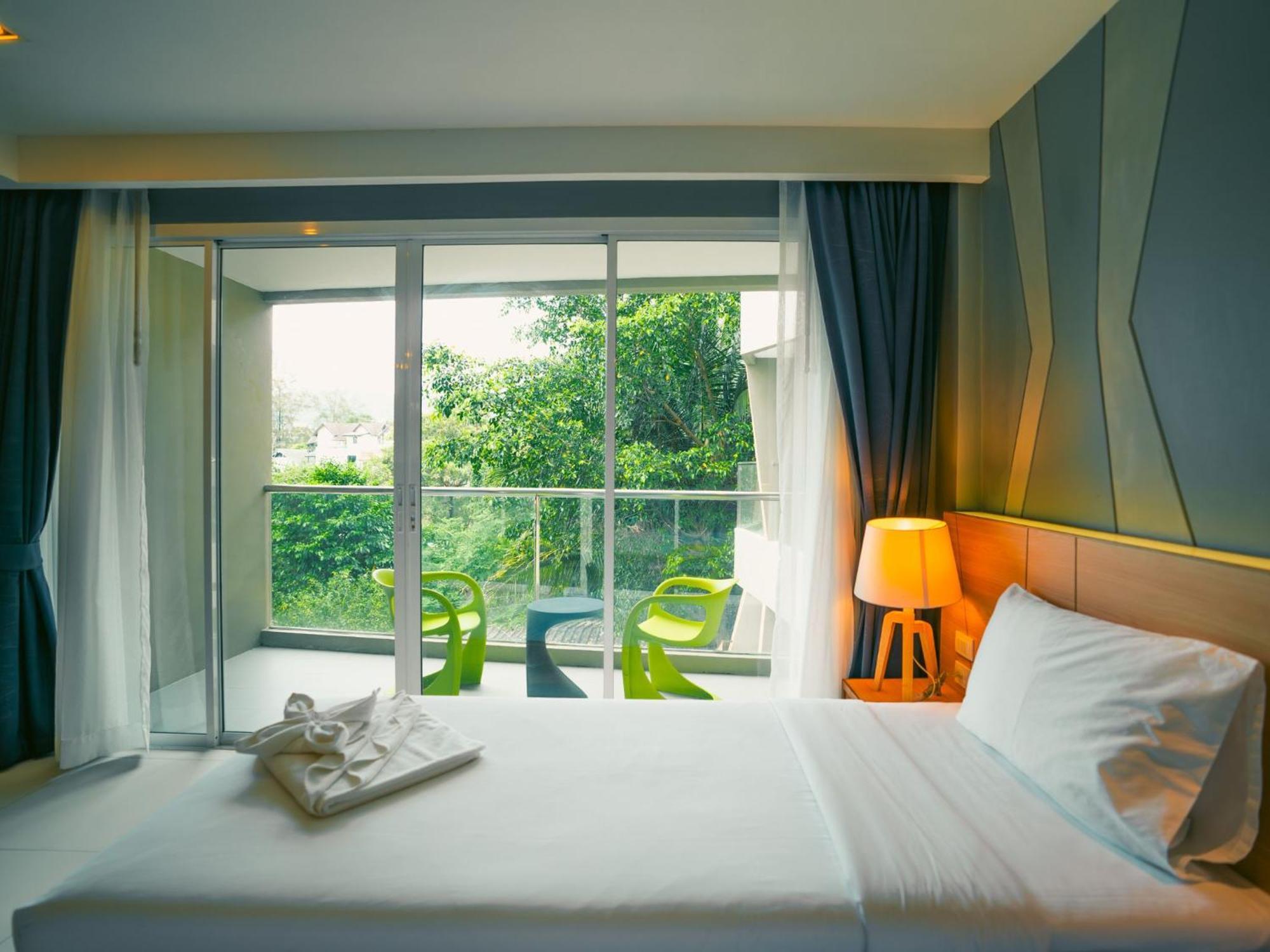 Mad Monkey Phuket Hostel Patong Ngoại thất bức ảnh