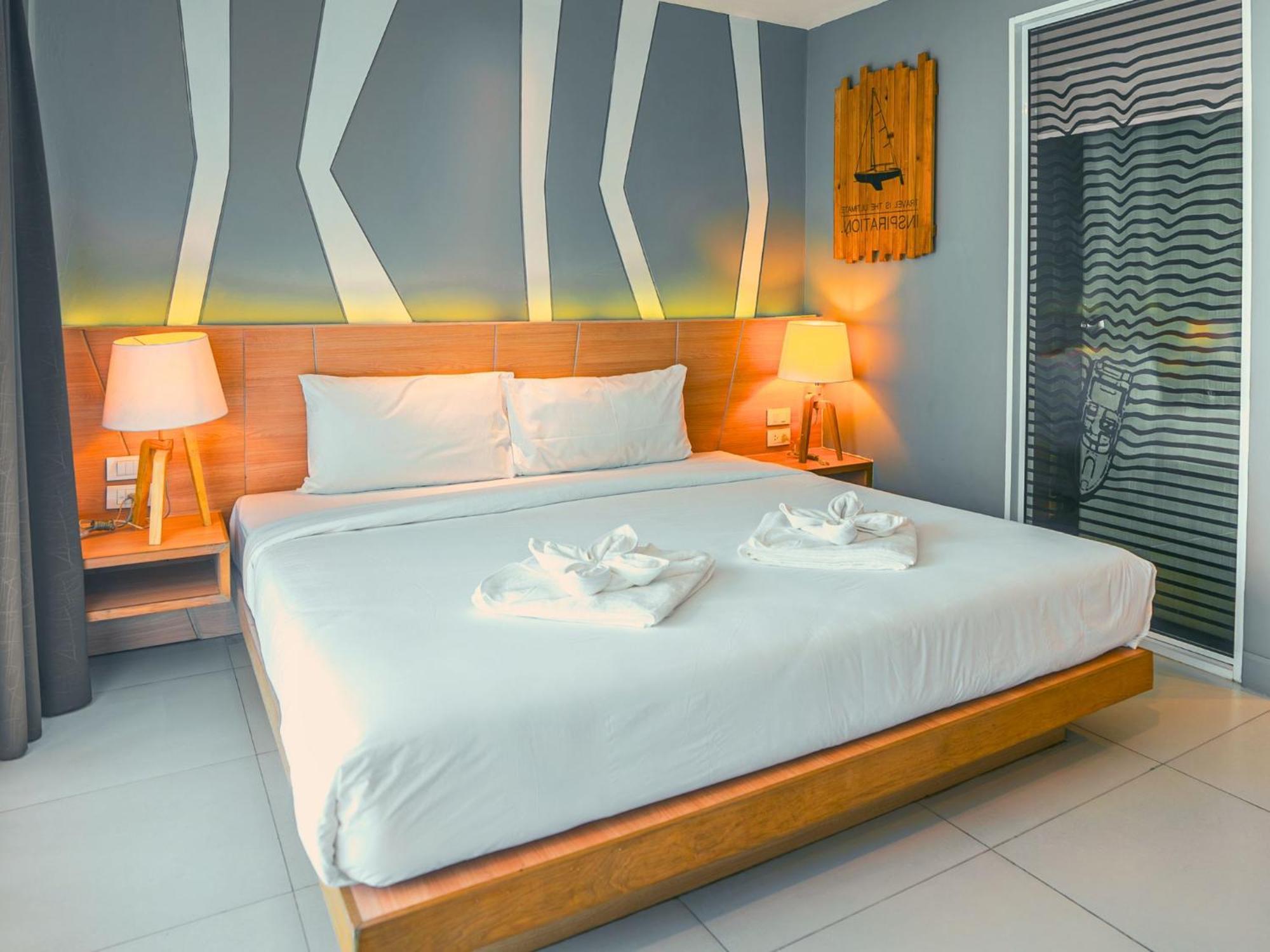 Mad Monkey Phuket Hostel Patong Ngoại thất bức ảnh