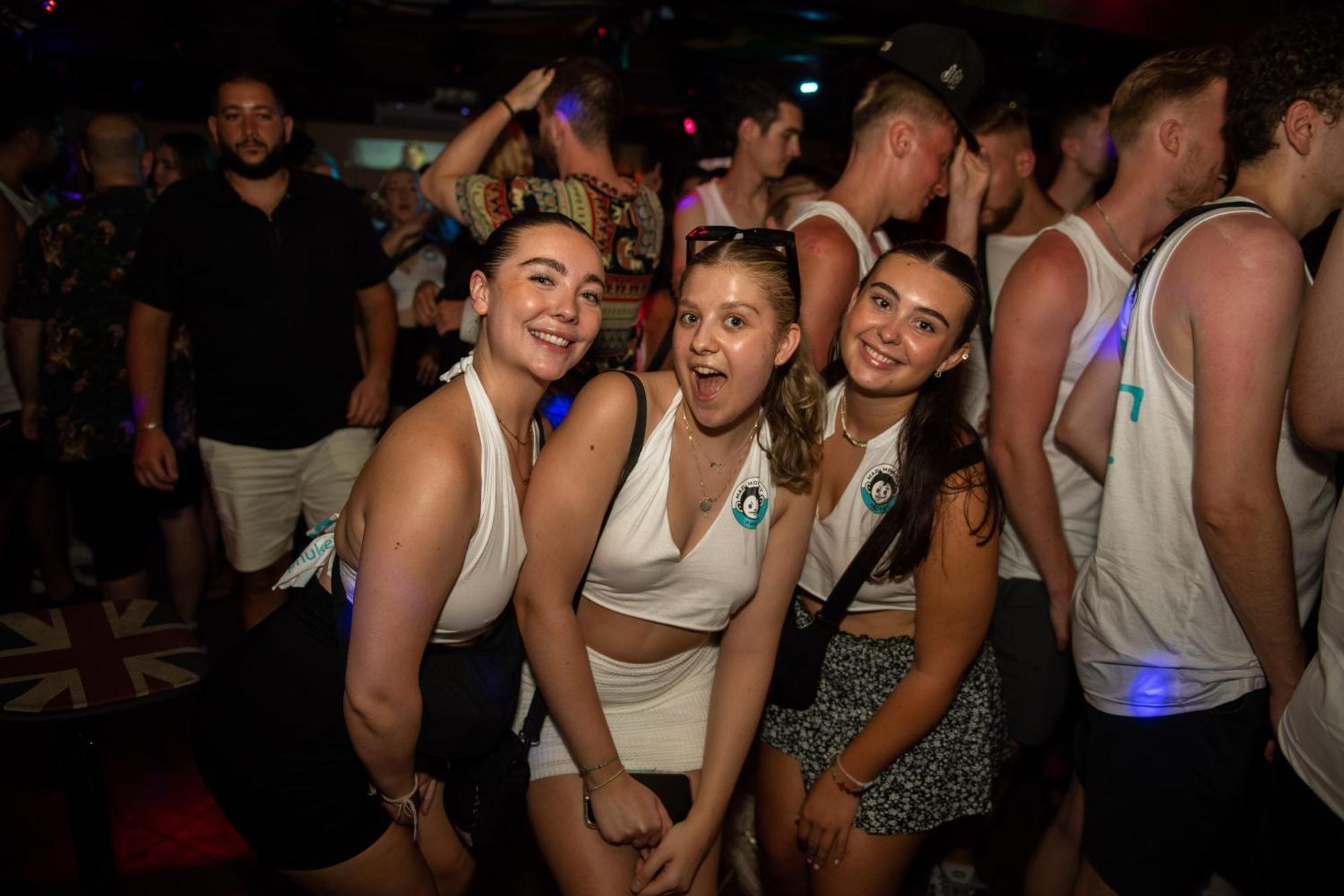 Mad Monkey Phuket Hostel Patong Ngoại thất bức ảnh