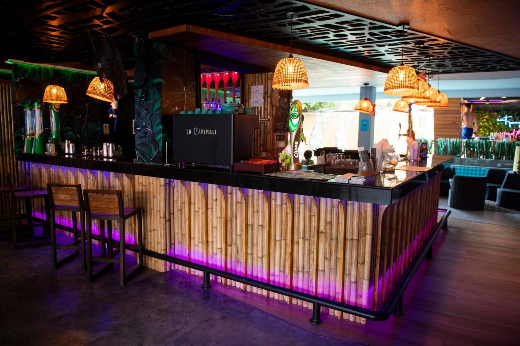 Mad Monkey Phuket Hostel Patong Ngoại thất bức ảnh