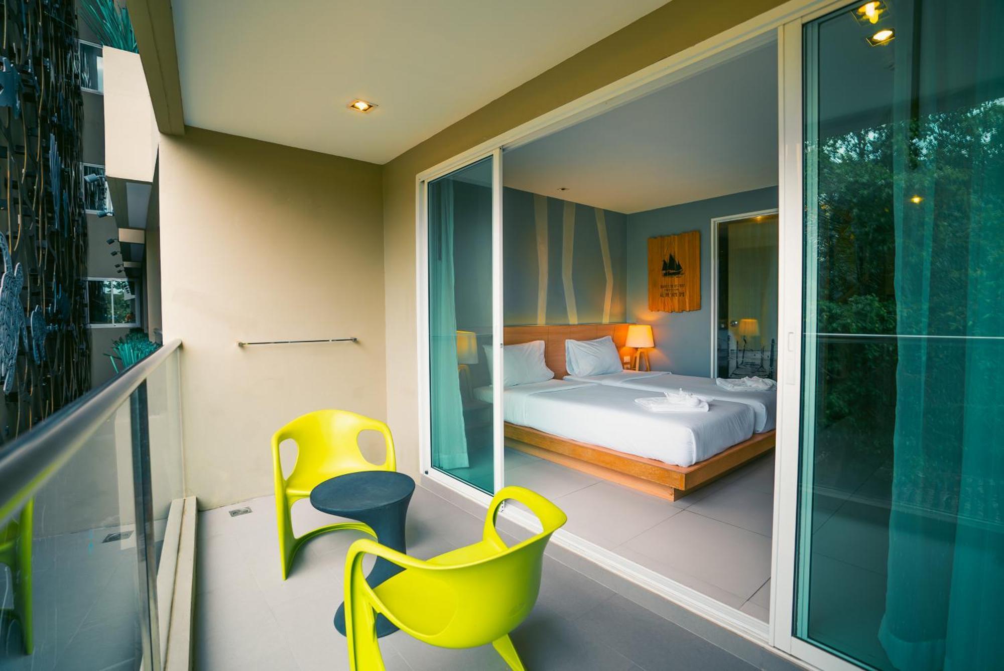 Mad Monkey Phuket Hostel Patong Ngoại thất bức ảnh
