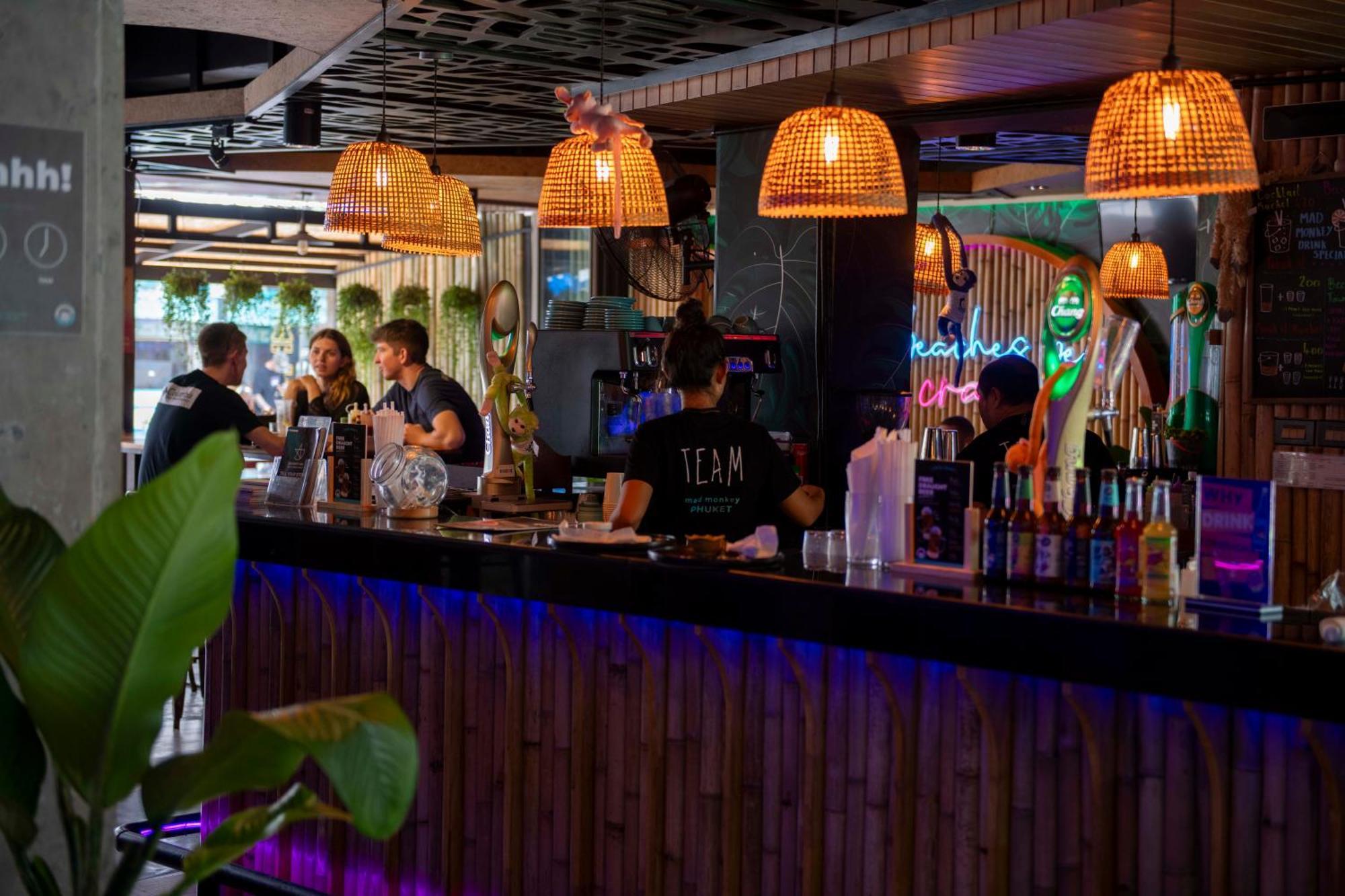Mad Monkey Phuket Hostel Patong Ngoại thất bức ảnh