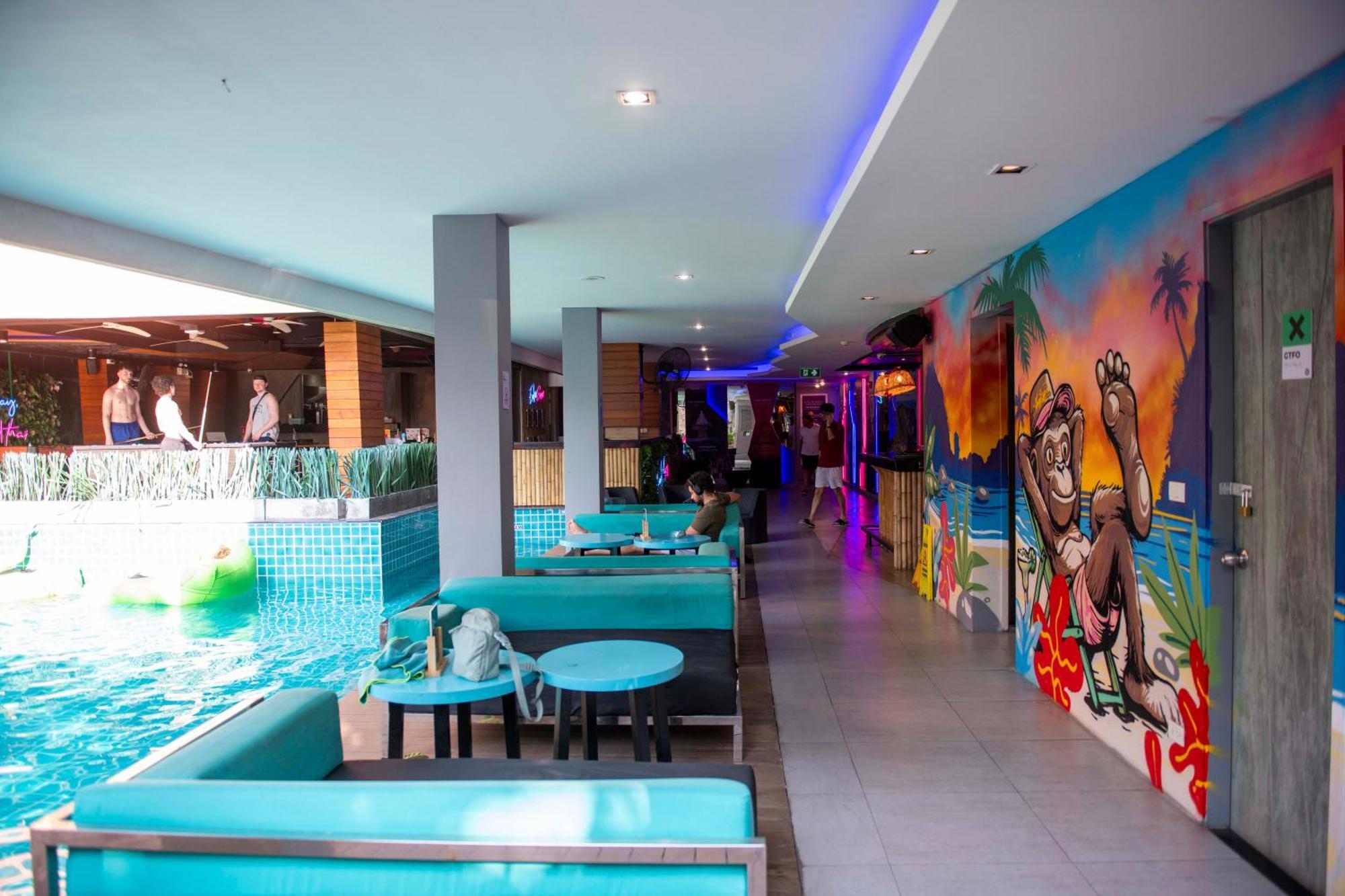 Mad Monkey Phuket Hostel Patong Ngoại thất bức ảnh