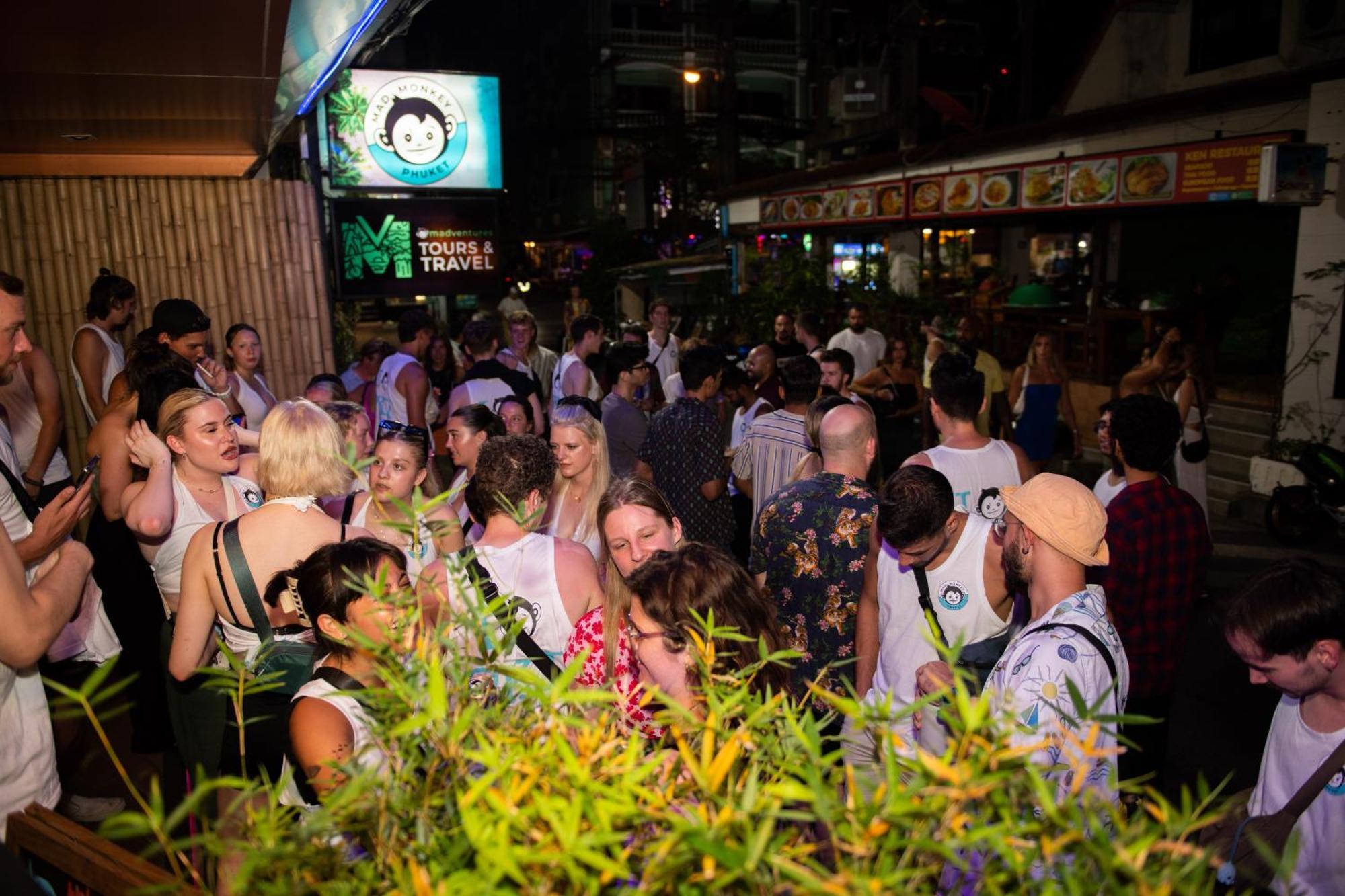 Mad Monkey Phuket Hostel Patong Ngoại thất bức ảnh