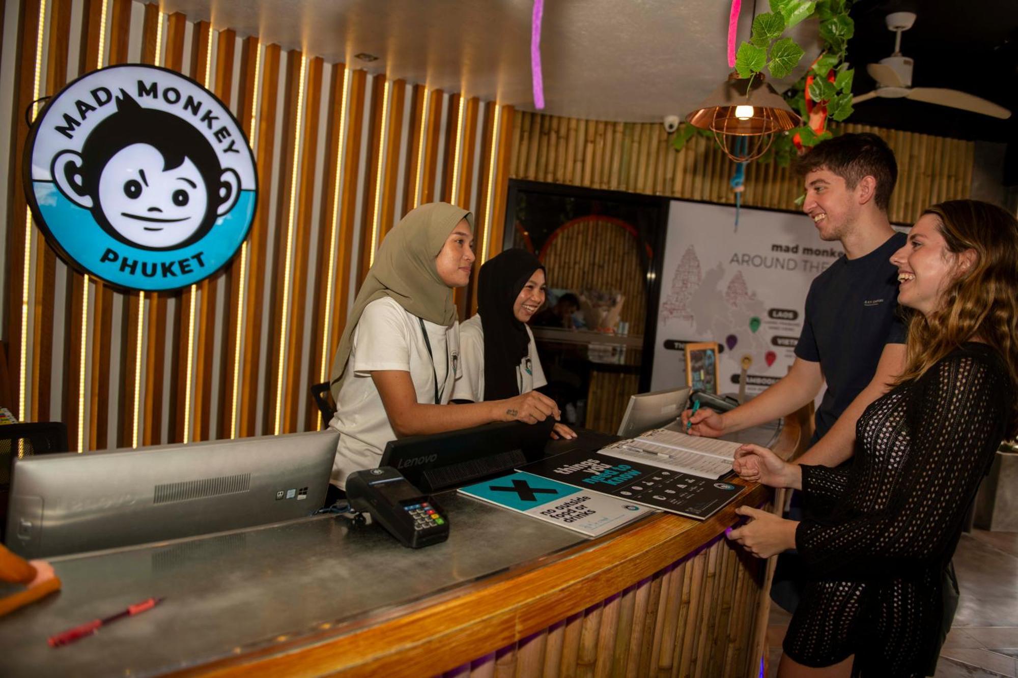 Mad Monkey Phuket Hostel Patong Ngoại thất bức ảnh