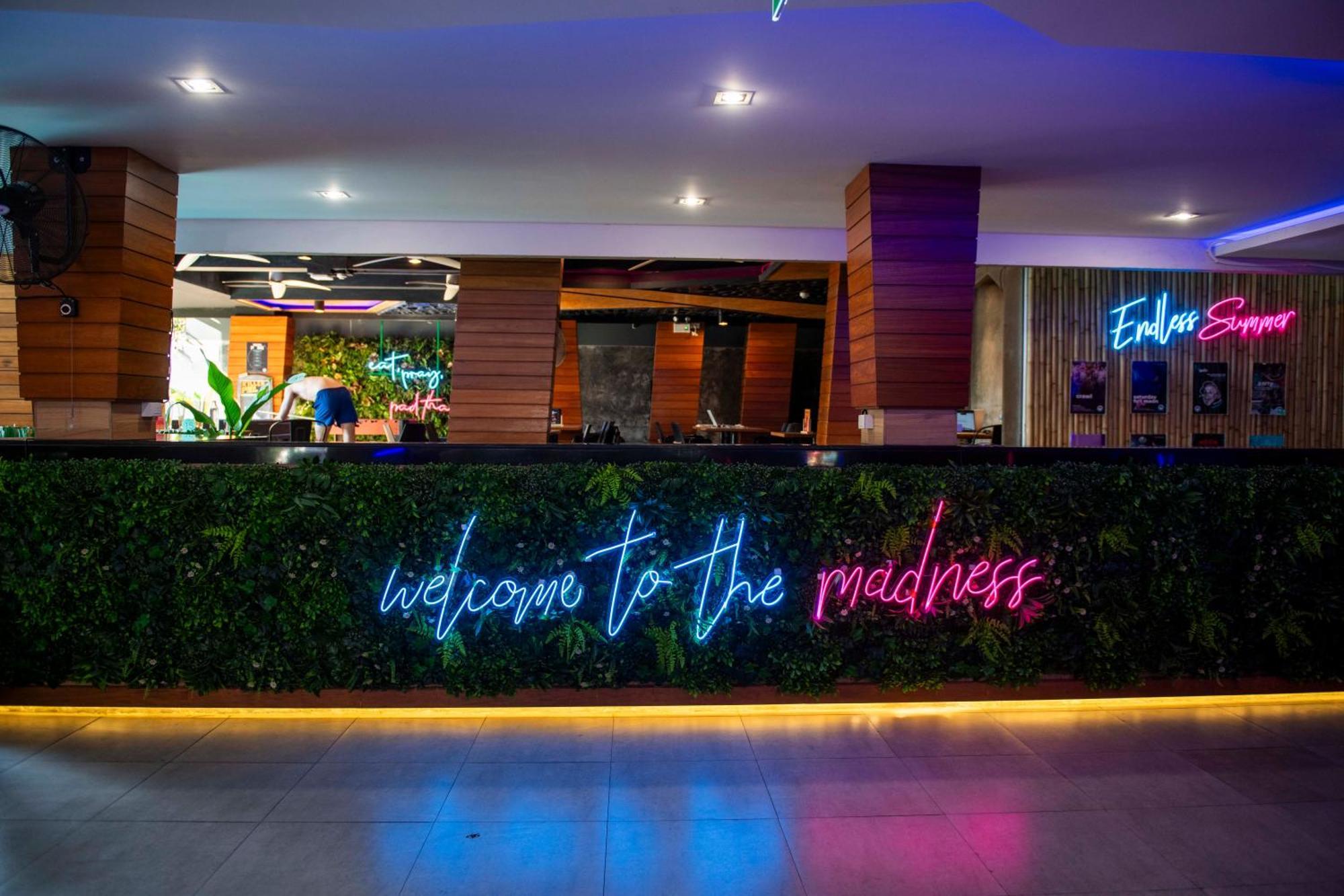 Mad Monkey Phuket Hostel Patong Ngoại thất bức ảnh